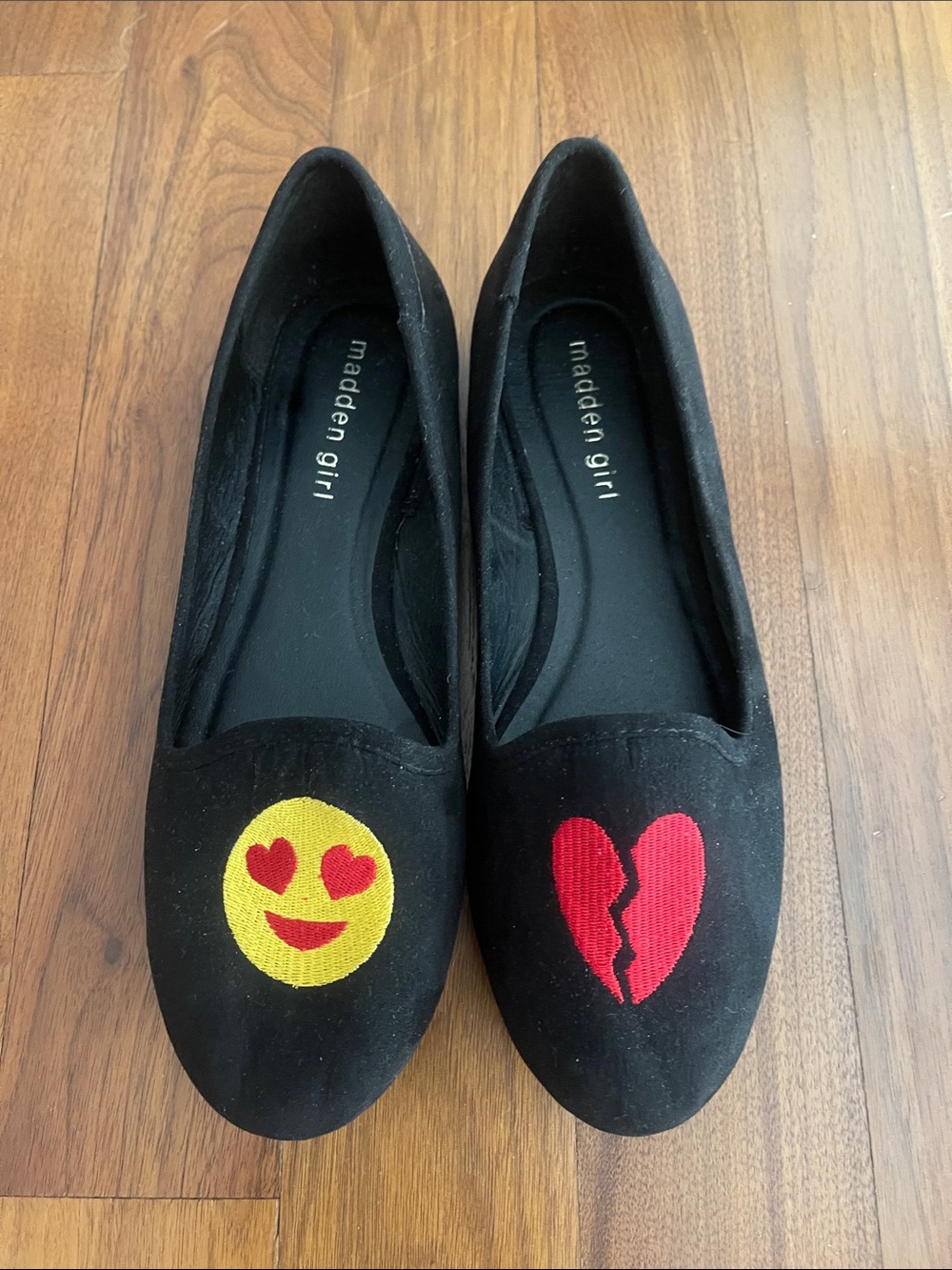 Madden Girl- Smile Face/Heart Eyes & Red Heart Black Slip on-Size 8